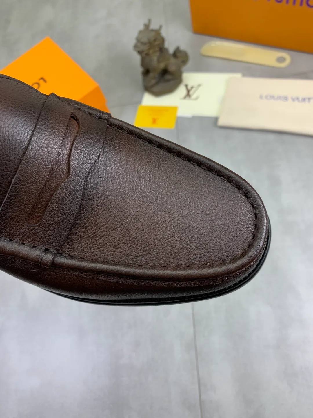Men's men's shoes 💰P520 New style 💶[LOUIS VUITTON] Water-dyed Niuli Original order New style 🍀LV Louis Vuitton *——Top version of LV classic leather shoes! Made of imported original calfskin, original leather side strips and wear-resistant high-end rubber outsole! High quality products! Color: Black optional Size: 39-44 (45 customized)